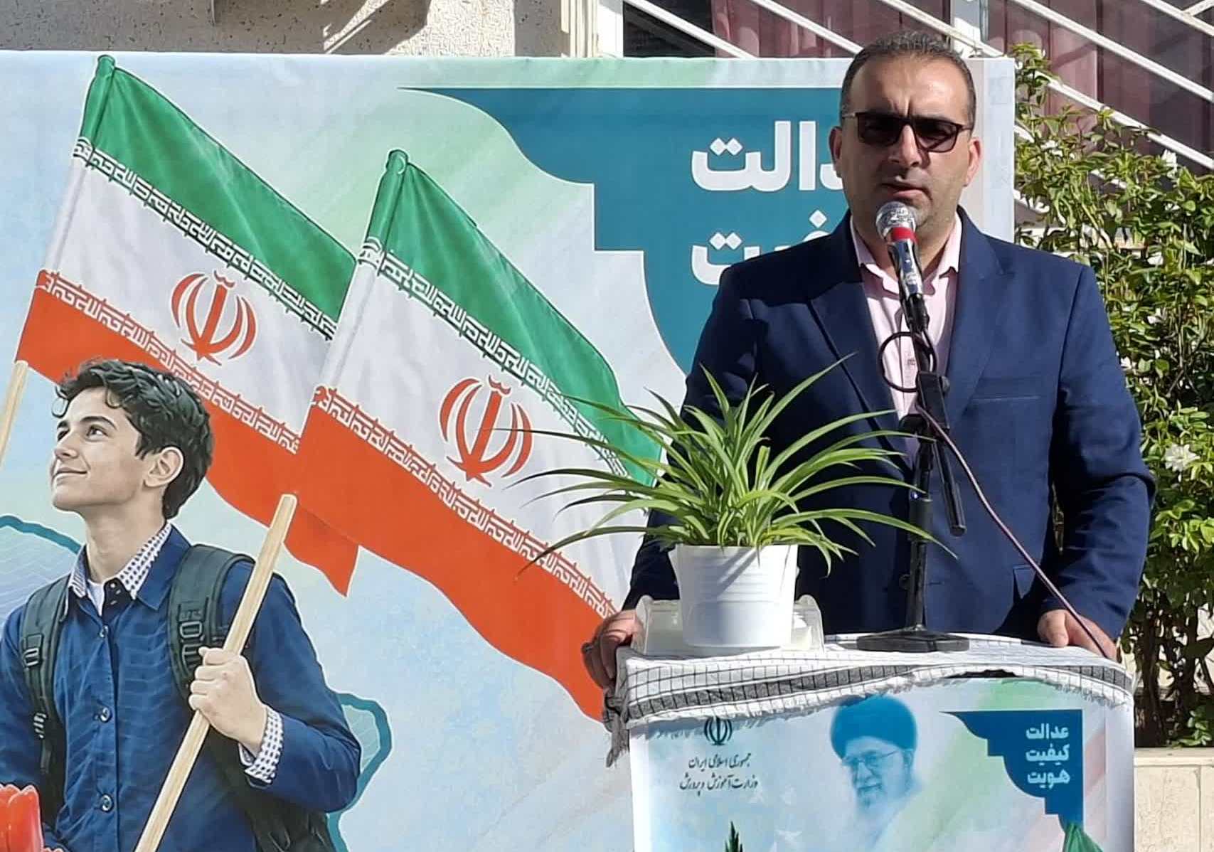 «مشکل را چگونه پیدا کنیم و حل کنیم؟»؛ پرسش مهر رئیس‌جمهور پیش‌روی دانش‌آموزان میاندورود